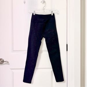 Sz 6 Lululemon Leggings in Navy with Seamless Heathered Material